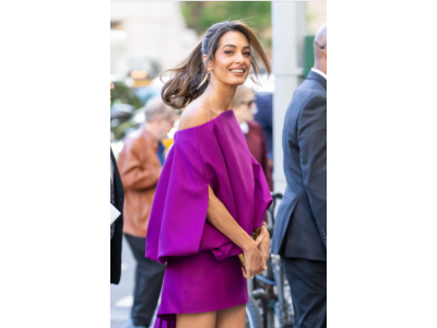 Амал Клуни впечатлява с мини рокля от Balenciaga, която сякаш улавя въздуха и дава начало на новия ѝ стил за червения килим